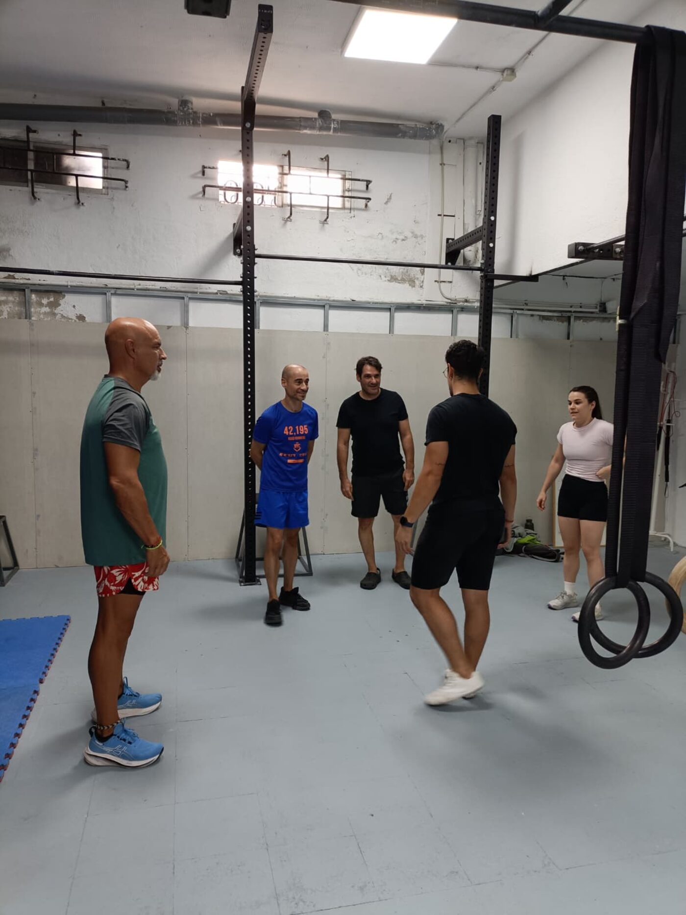 Clase grupal de calistenia de Kaizel Fitness en Madrid